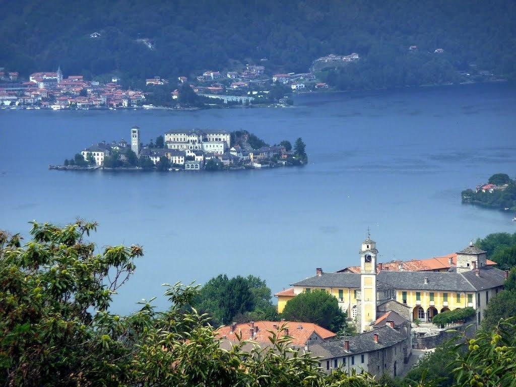 Centro Di Spiritualita Maria Candida Armeno Exteriör bild