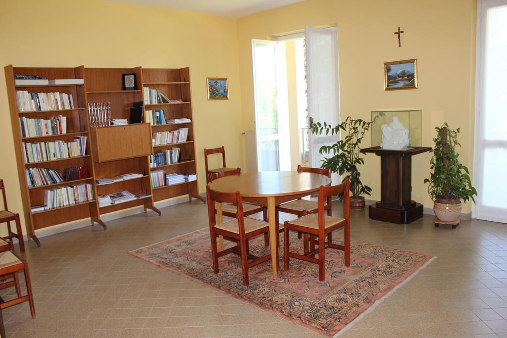 Centro Di Spiritualita Maria Candida Armeno Exteriör bild