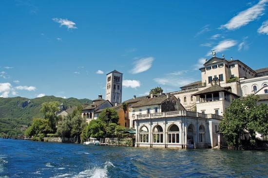 Centro Di Spiritualita Maria Candida Armeno Exteriör bild