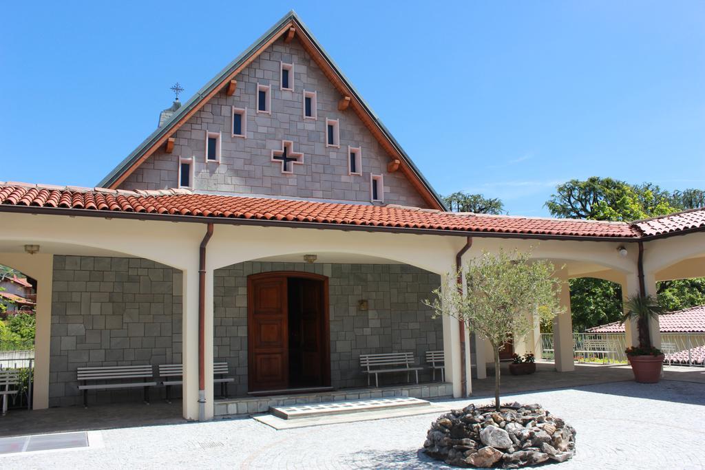 Centro Di Spiritualita Maria Candida Armeno Exteriör bild