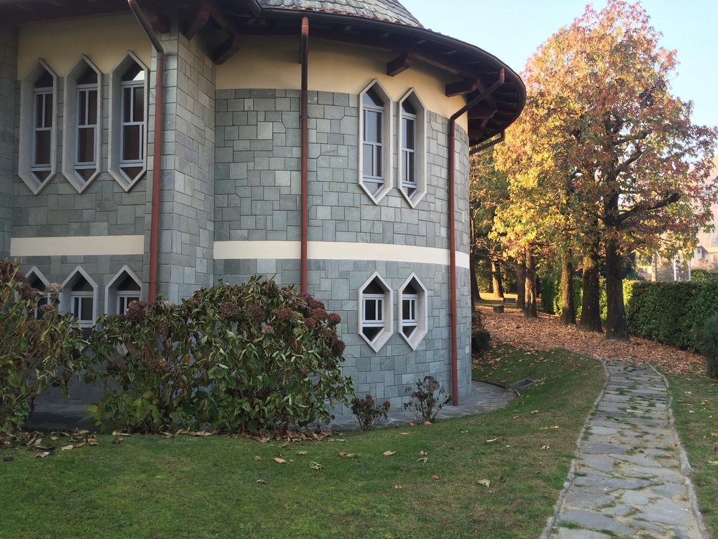 Centro Di Spiritualita Maria Candida Armeno Exteriör bild