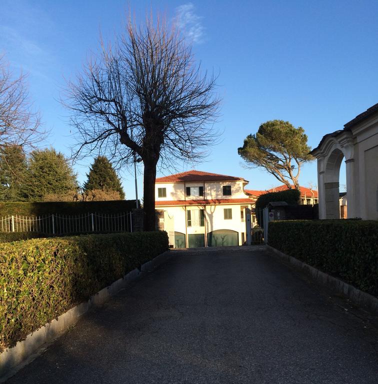 Centro Di Spiritualita Maria Candida Armeno Exteriör bild
