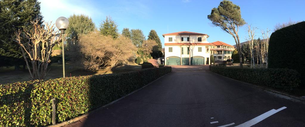 Centro Di Spiritualita Maria Candida Armeno Exteriör bild