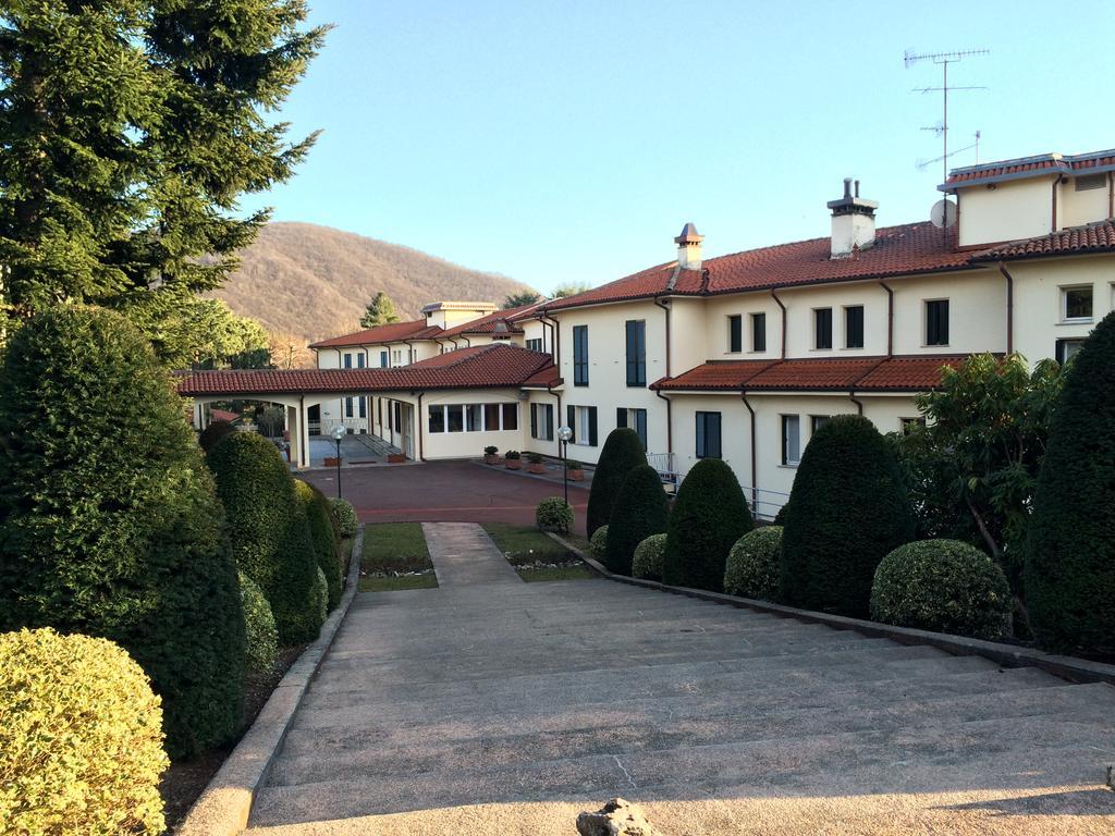 Centro Di Spiritualita Maria Candida Armeno Exteriör bild