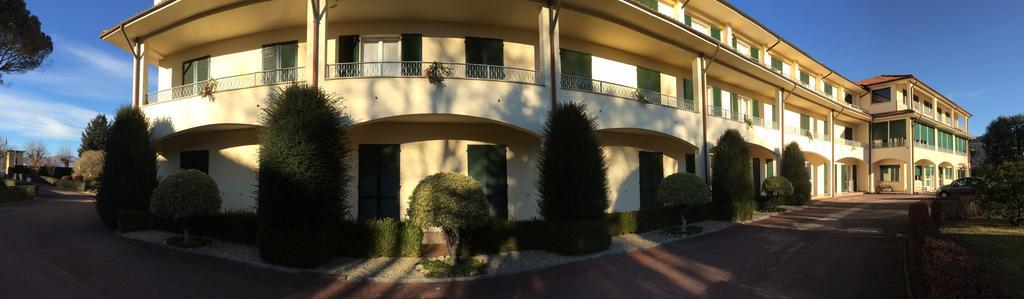 Centro Di Spiritualita Maria Candida Armeno Exteriör bild