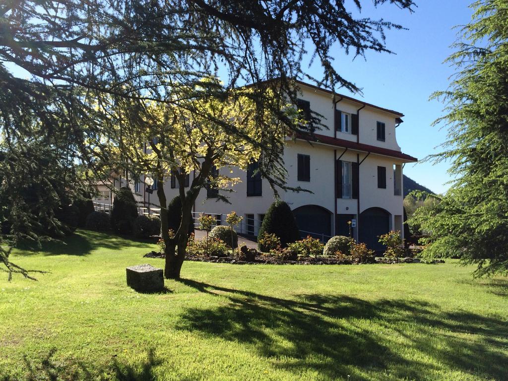 Centro Di Spiritualita Maria Candida Armeno Exteriör bild