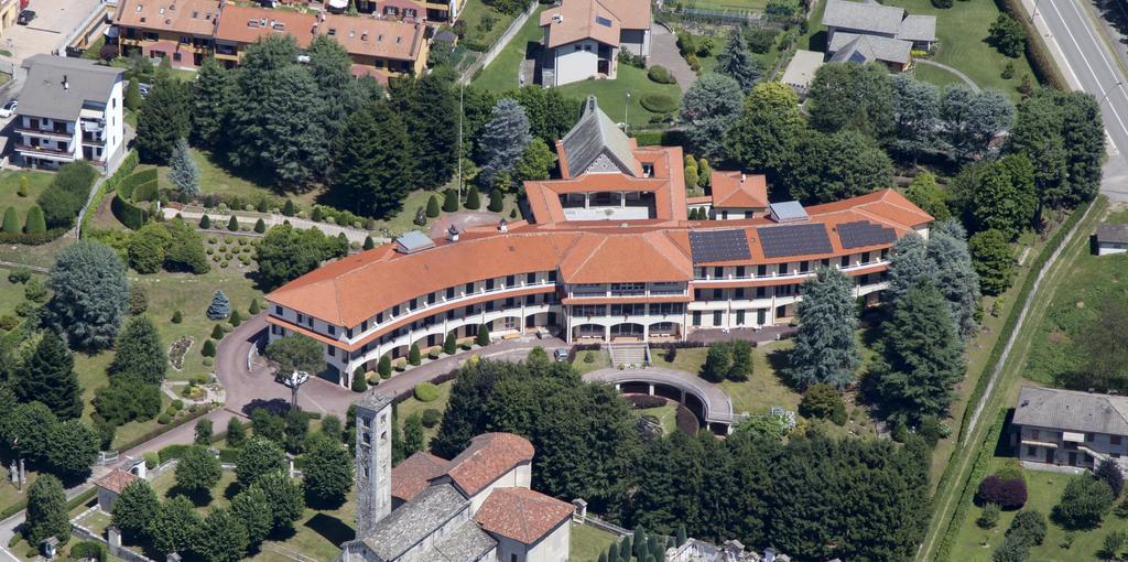 Centro Di Spiritualita Maria Candida Armeno Exteriör bild