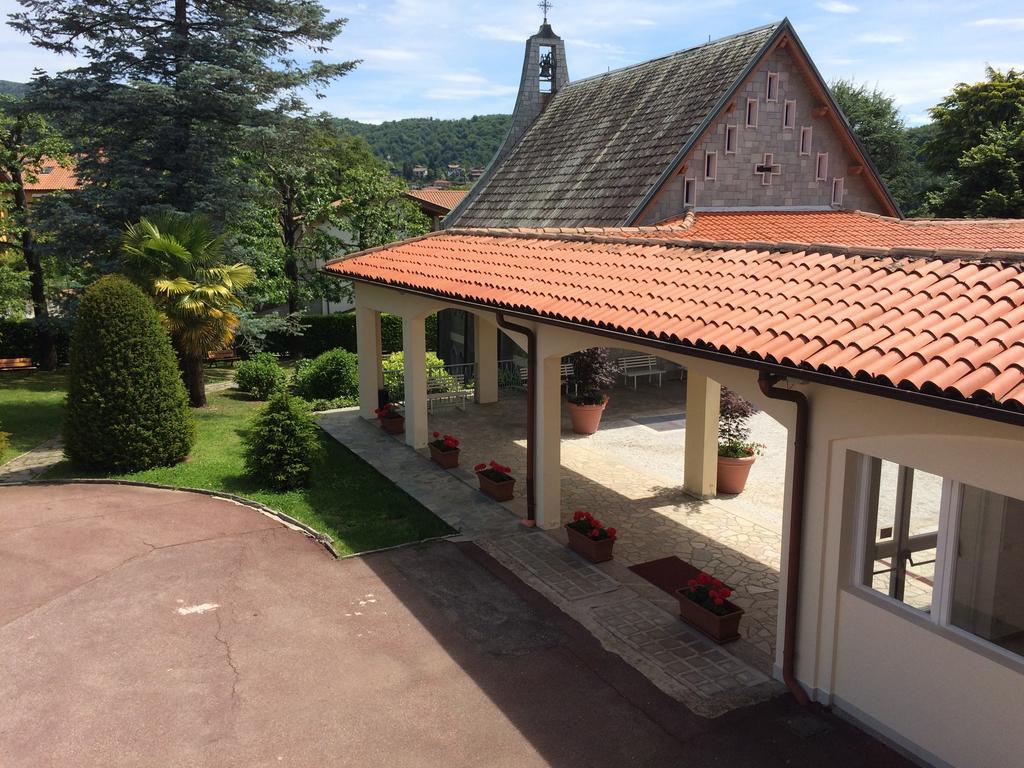 Centro Di Spiritualita Maria Candida Armeno Exteriör bild