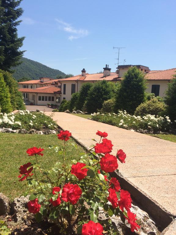 Centro Di Spiritualita Maria Candida Armeno Exteriör bild