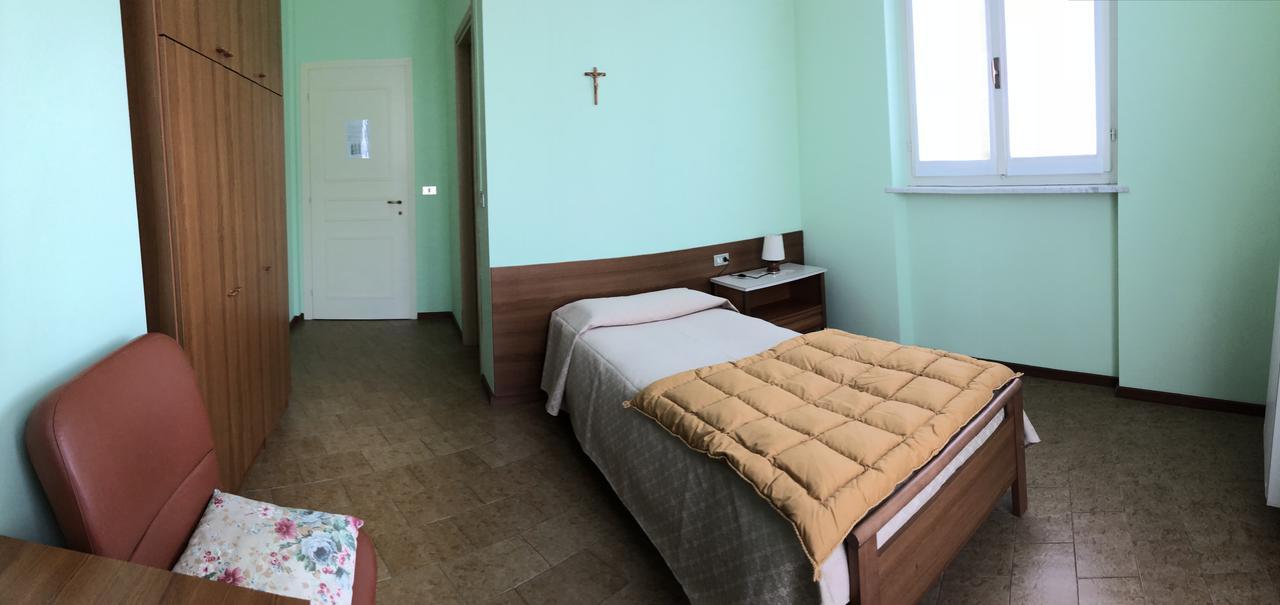 Centro Di Spiritualita Maria Candida Armeno Exteriör bild