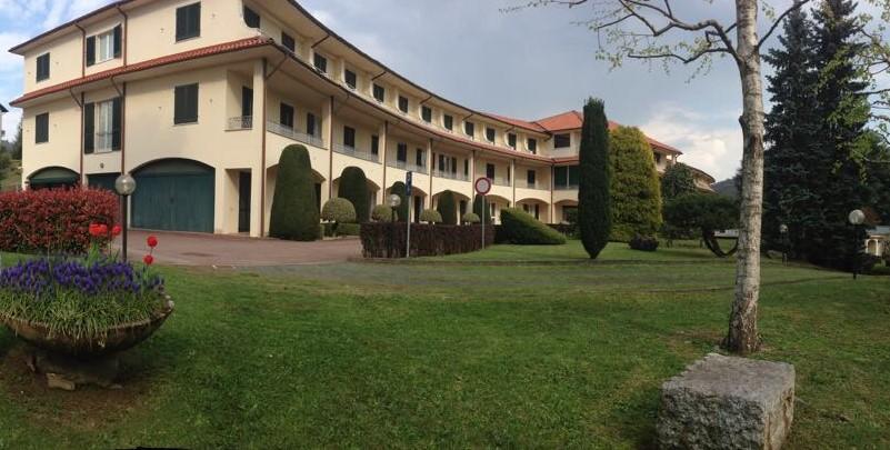 Centro Di Spiritualita Maria Candida Armeno Exteriör bild